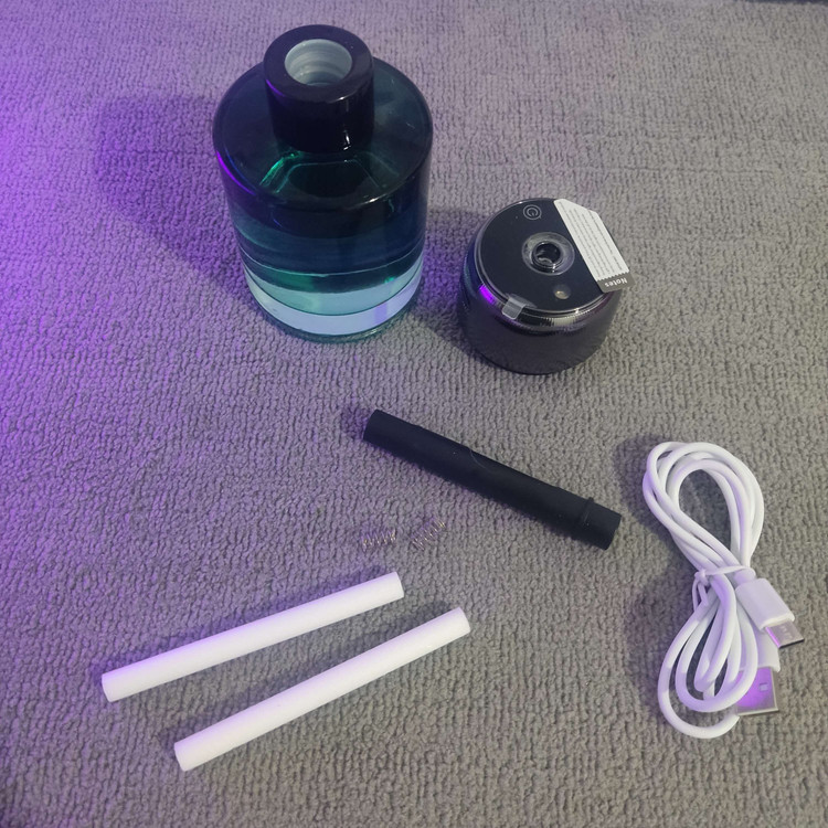 دستگاه بخور ساز و خوشبو کننده کارفرگرنسCarFragrance